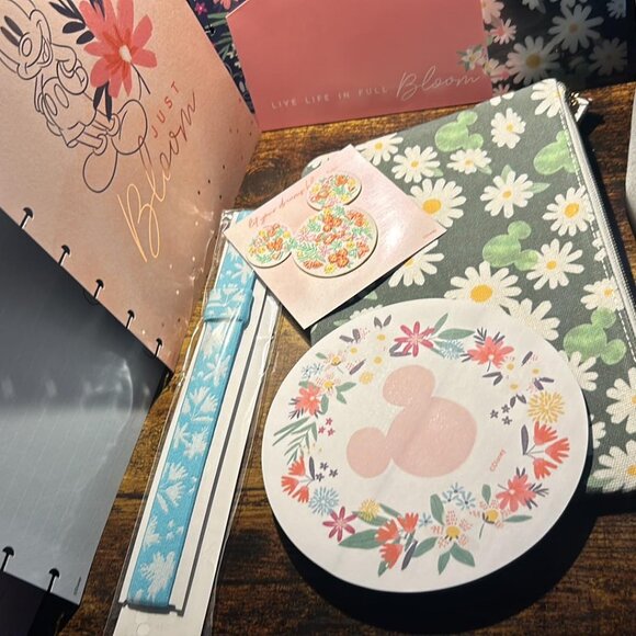 Happy Planner - Disney Mickey, Minnie Bundle - Items are NEW - Picture 3 of 10